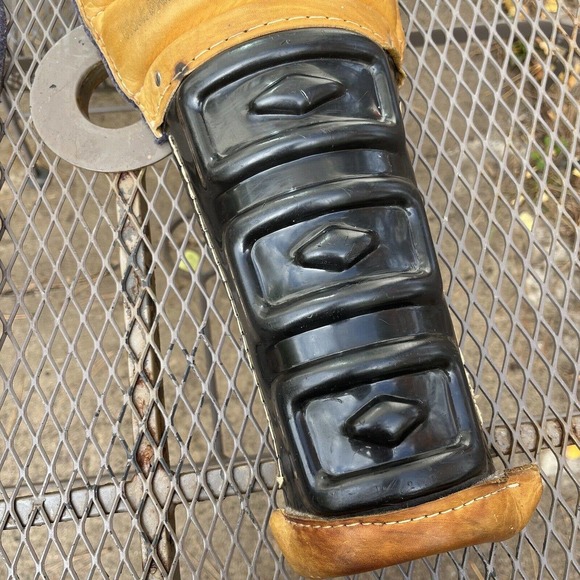 Vintage Cooper Black Diamond DG2 Leather Hockey Shin Pads Leg Guards - Picture 4 of 16